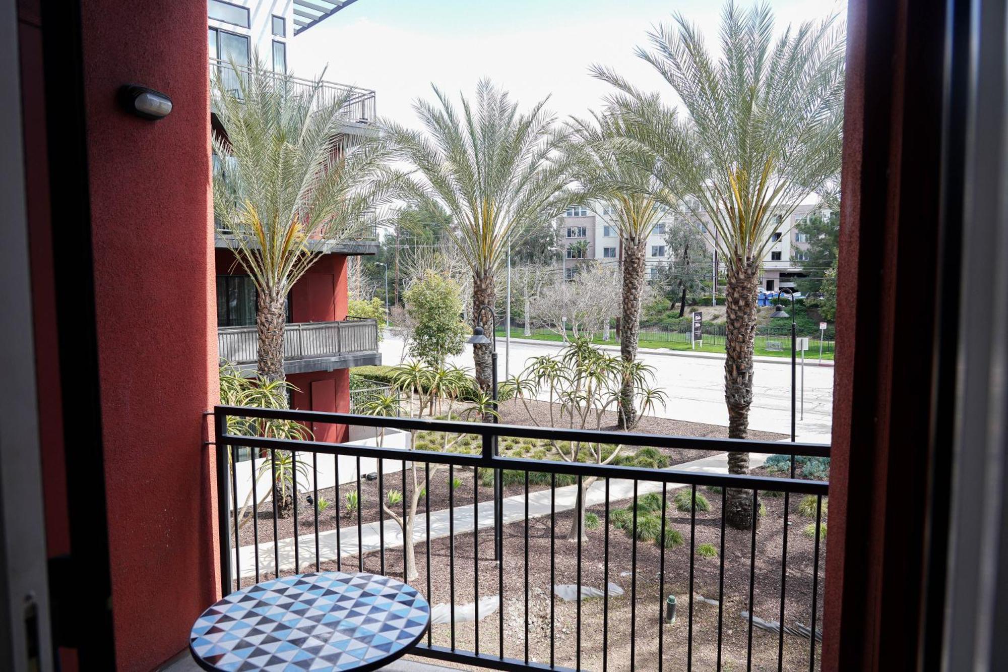 Lux 2 Bedroom In Woodland Hills ロサンゼルス エクステリア 写真